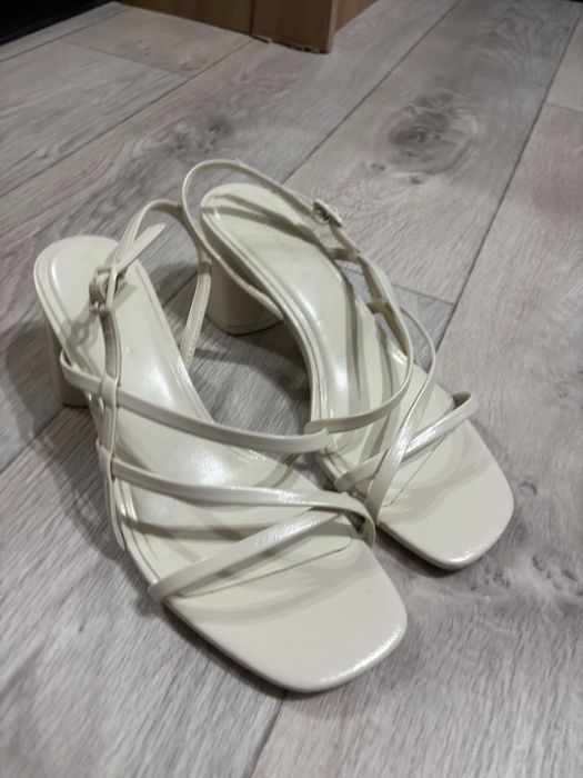 Туфли новые stradivarius