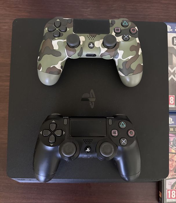 PS4 Slim 500GB + 2 manete + 6 jocuri de top