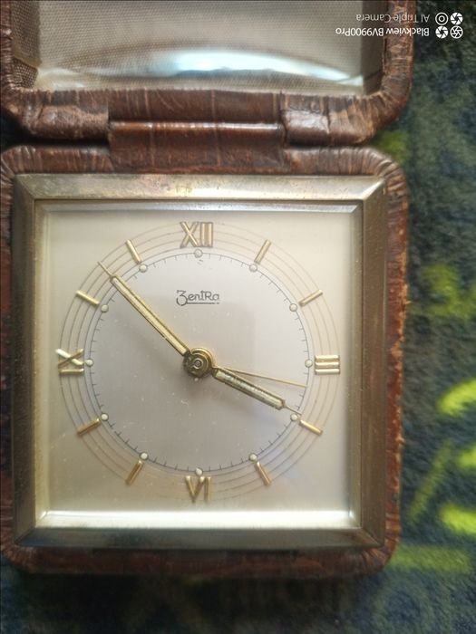 Ceas mecanic vechi Zentra nefunctional