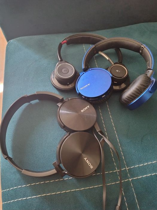 casti Poly Voyager Focus si Sony Bluetooth