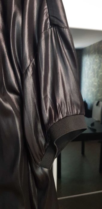 Продавам дамски марков пуловер MAT