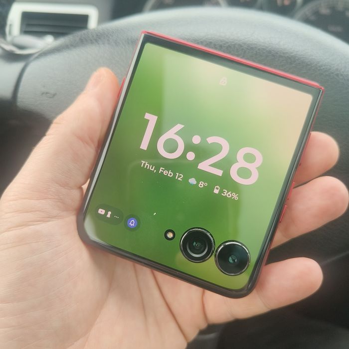 MOTOROLA Razr 60 Ultra schimb cu iPhone