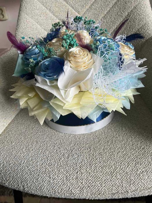 Ръчно изработена кошница със сатенени рози