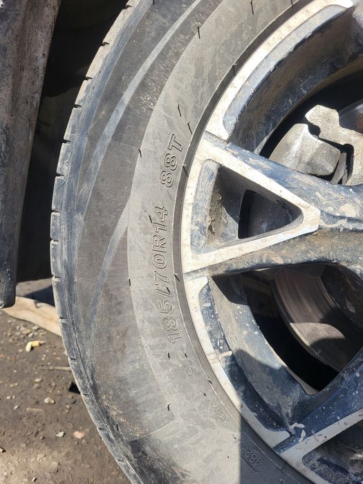 Продам комплект шин.