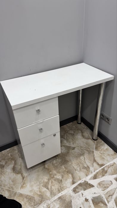 Маникюрный стол(Б/У)