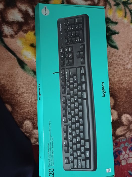 Продам клавиатуру Logitech для компьютера.