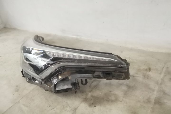 Фар Дясно Оригинален Лед / Far Dqsno Originalen Led Toyota C-HR 1 [ ,