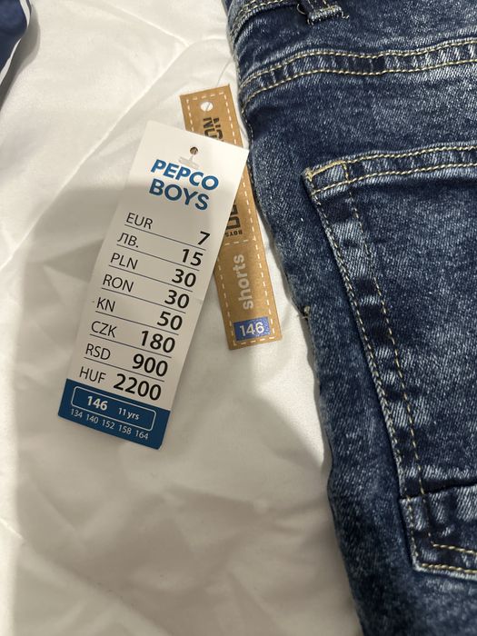 Pantaloni scurti pt baieti, marimea 146 cm noi cu eticheta