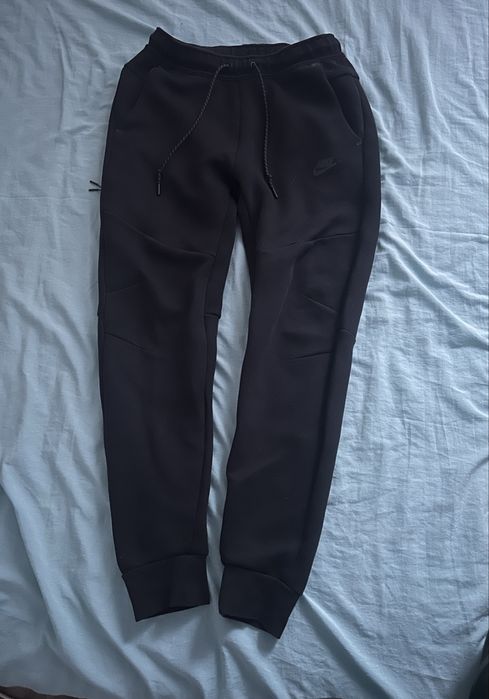 Pantaloni nike tech