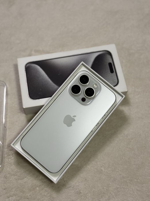 iPhone 15 Pro White Titanium 94% full box + husa ca nou 128 GB