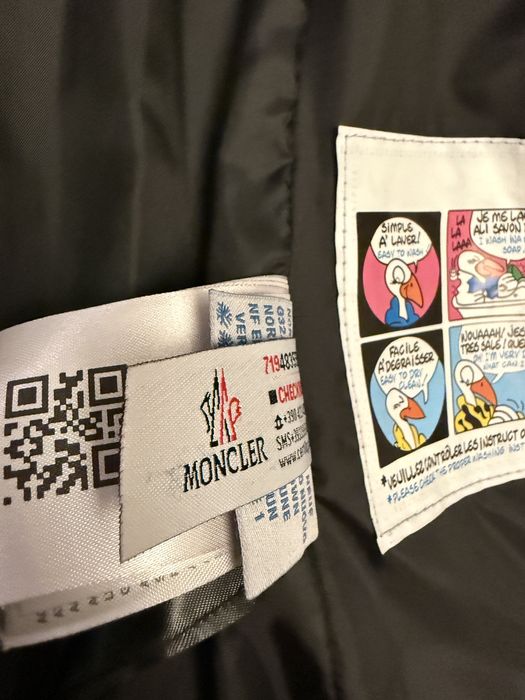 Vesta neagra cu gluga detasabila ,