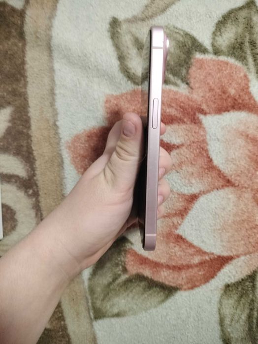 iPhone 15 în garantie