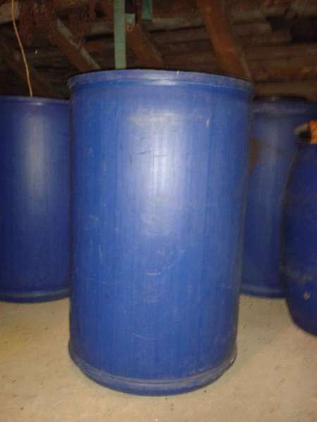 Продавам 220 литрови бидони