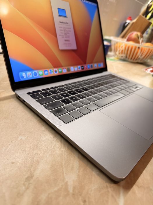 Macbook Pro 13 (16gb Ram 256SSD)