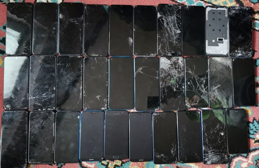 Vând telefoane pentru piese