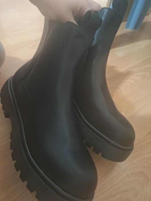 Чисто нови Ботуши