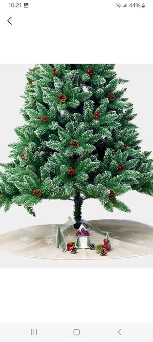 Ёлка новая отличная  даже игрушек не надо