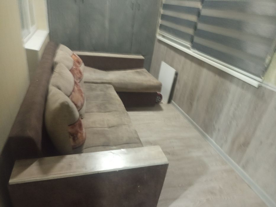 диван удобный грязный