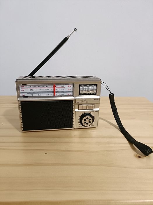 Radio cu încărcare solară