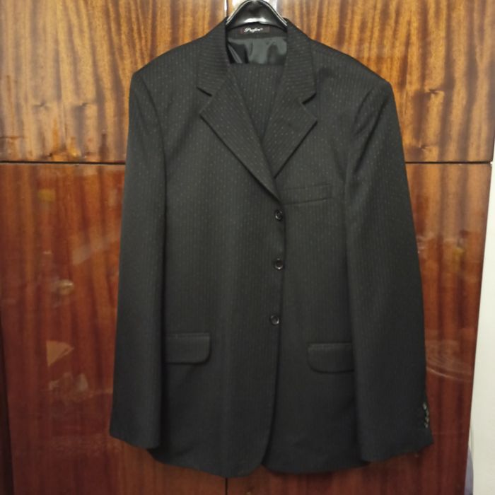 Мъжки черен костюм