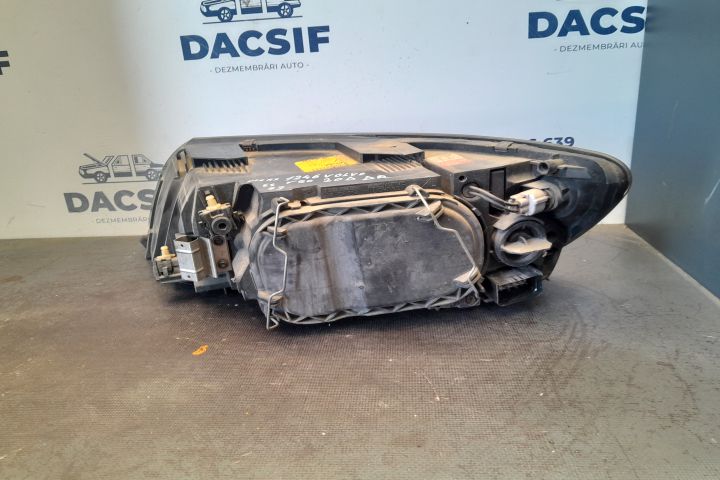 Far dreapta cu Xenon 3069890RH 3069890RH Volvo V50 prima generatie