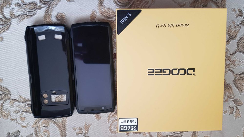 Продам смартфон DOOGEE Smini