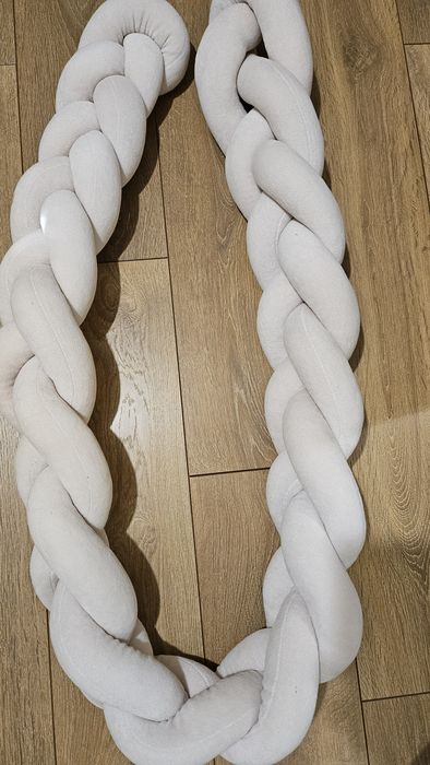 Обиколник за бебешка кошара