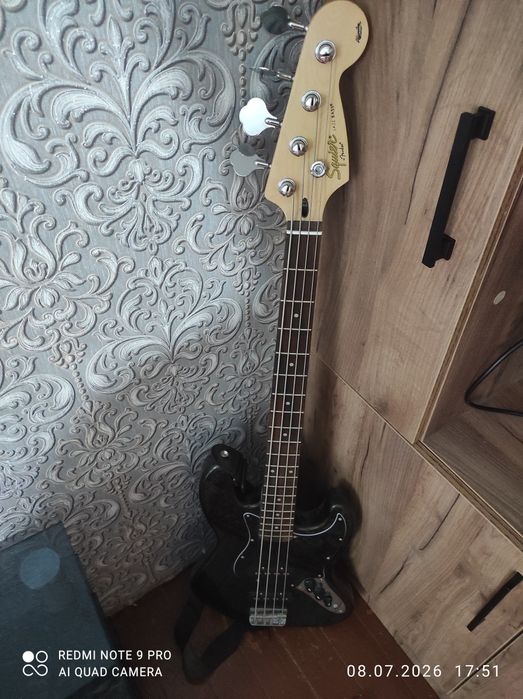 Бас гитара squire