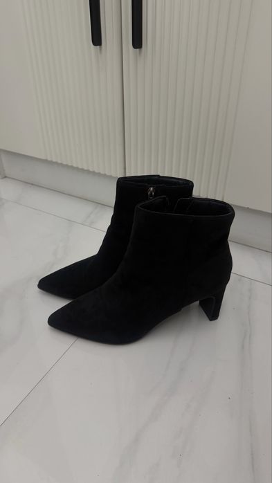 Продам ботильоны и ботинки