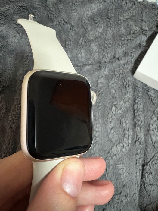 Продам Часы Apple Watch SE