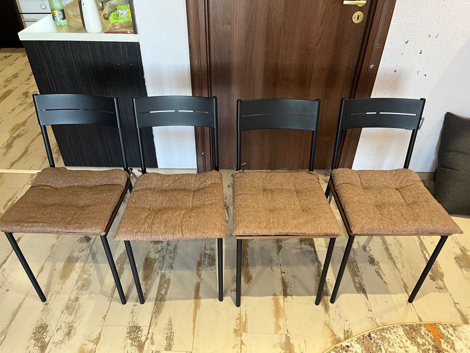 Стол за трапезария от IKEA.