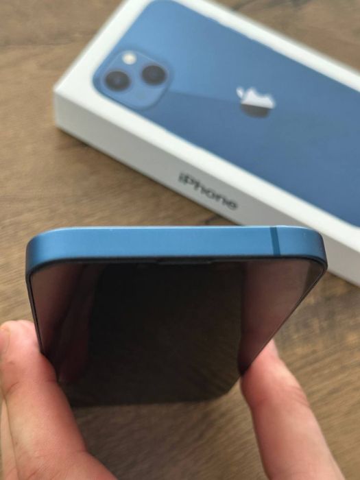 Продавам iPhone 13 128GB в много добро състояние