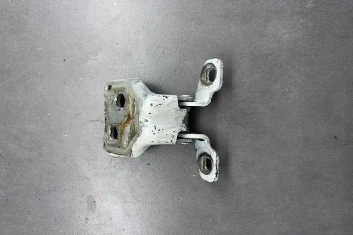 Balama inferioara usa spate stanga Dacia Logan 2010 1.5 D MT (86 hp)