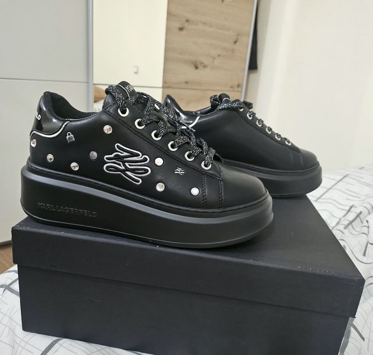 Обувани веднъж, без забележка,естествена кожа- Karl Lagerfeld