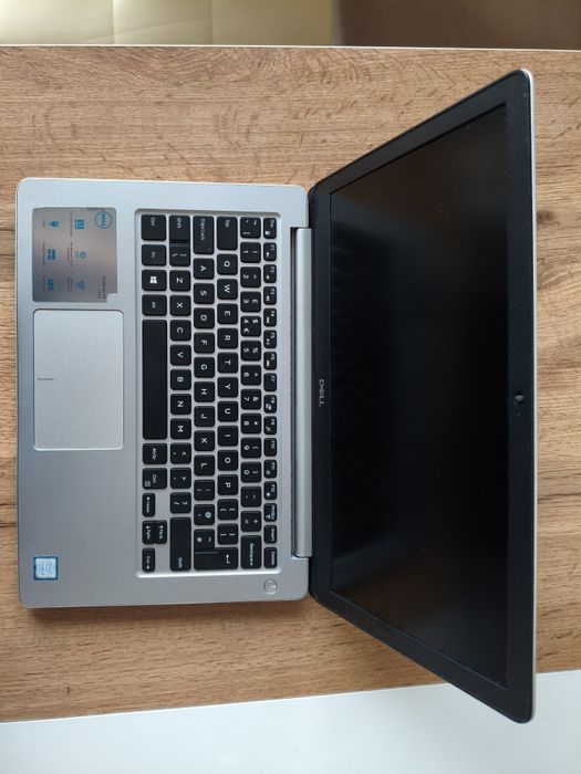 Метален лаптоп Dell Inspiron 13 5000 - i3-7130U, 8GB RAM, 256 SSD