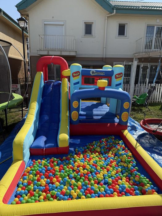 Tobogan gonflabil cu apa sau bile