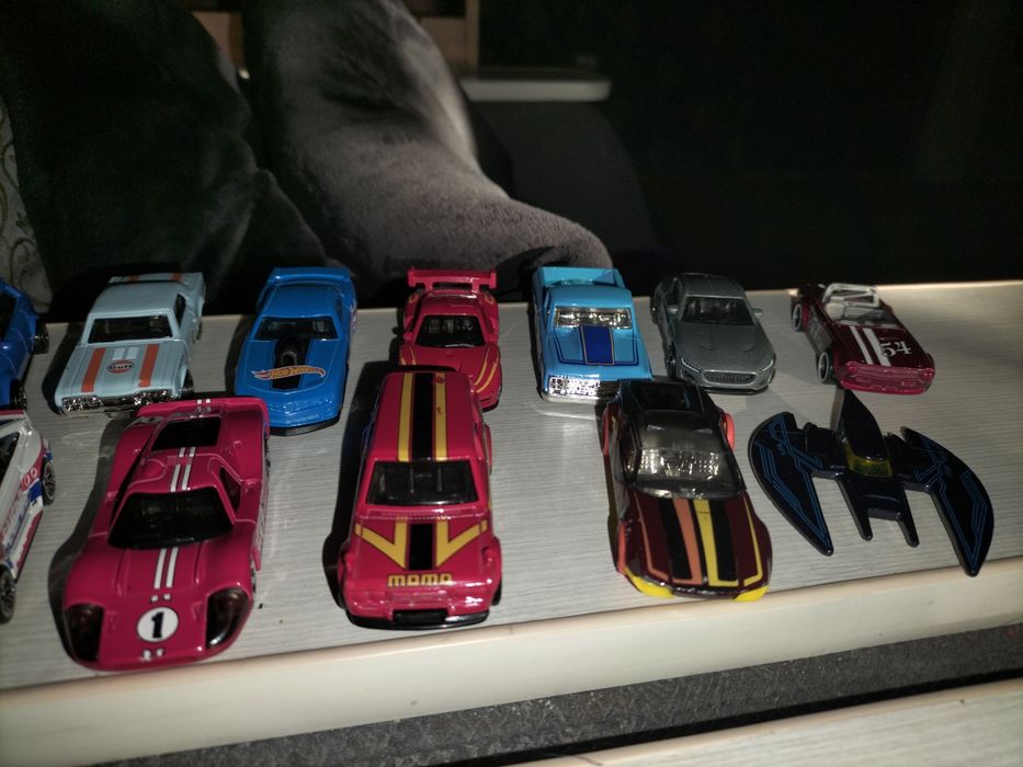 Продам машинки хотвилс