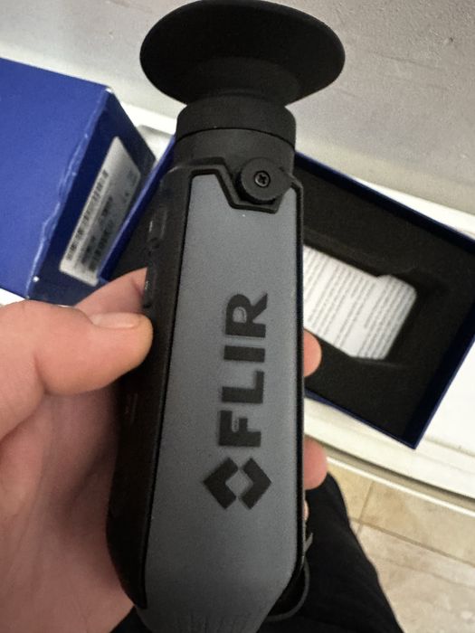 Camera cu termoviziune Flir