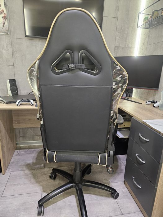 Ъглово бюро и гейминг стол