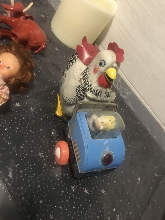 Gaina cu puii jucarie veche