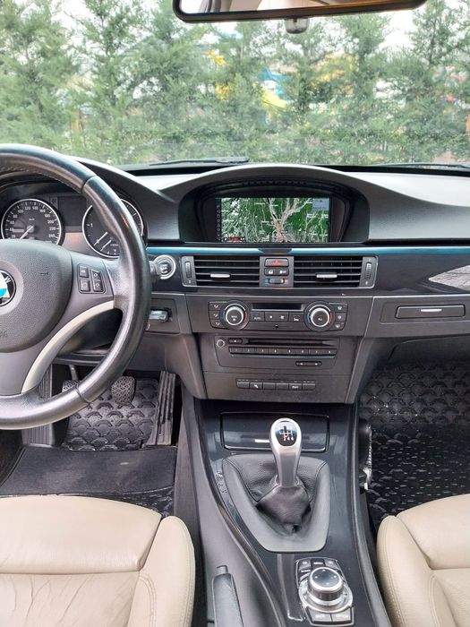 Vând BMW e90 An 2011