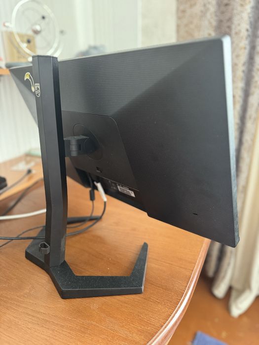 Монитор Philips 165 герц