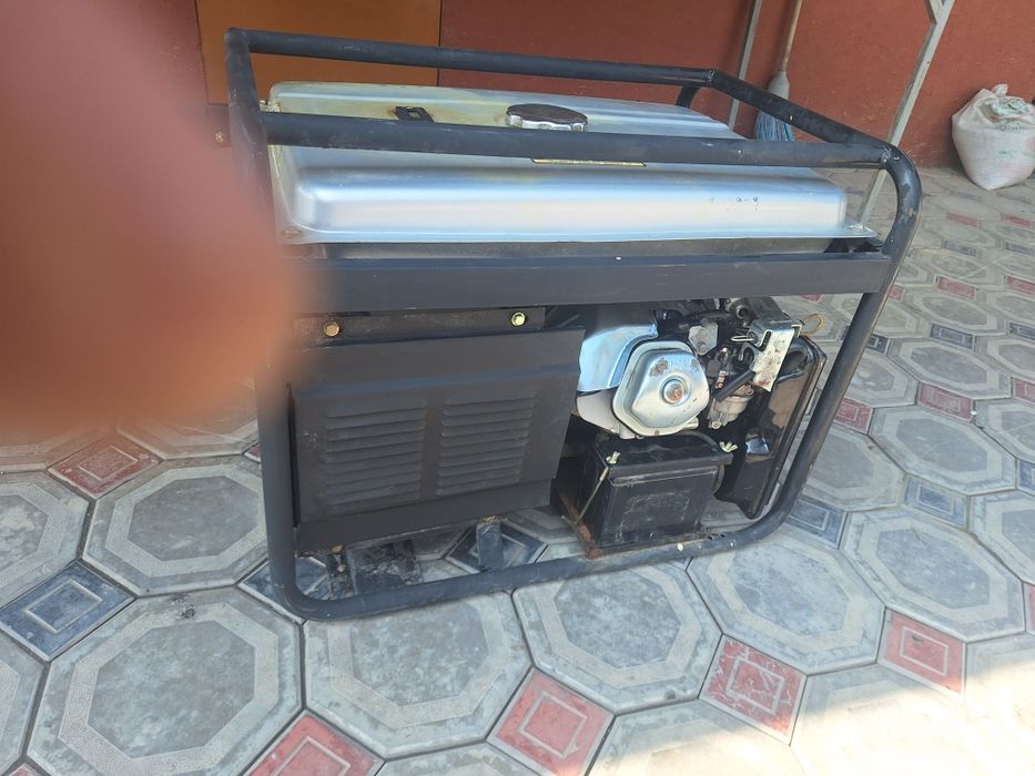 Бензиновый генератор