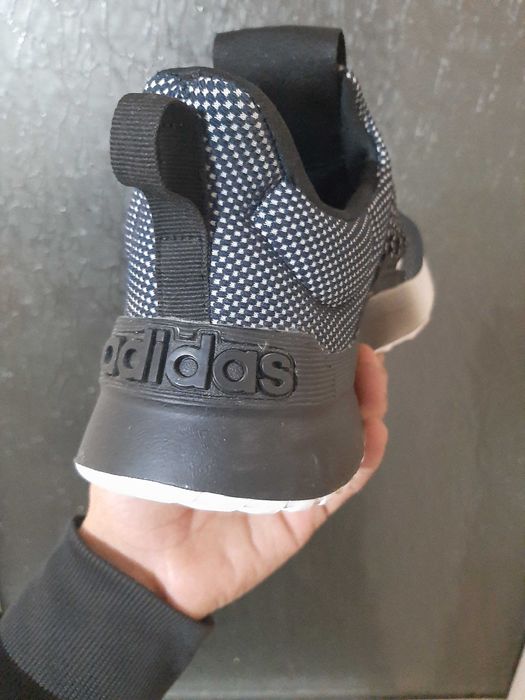 Adidasi noi nu sunt chinezării