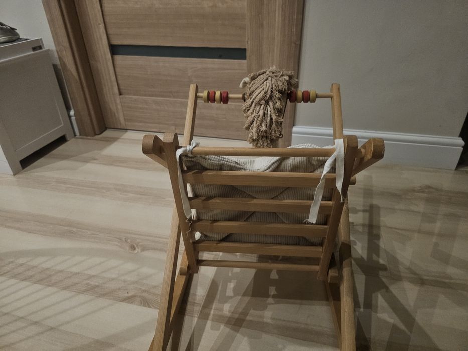 Vând  căluț  leagan din lemn si material