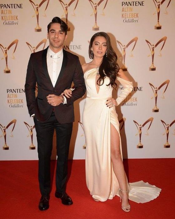 продам платье цвет Айвори