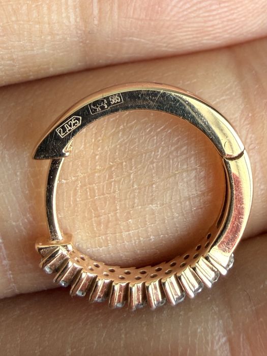 Серги золотые с якутскими бриллиантами