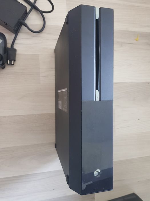 Xbox One plus 2 manete