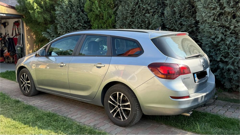 Autoturism Opal Astra J