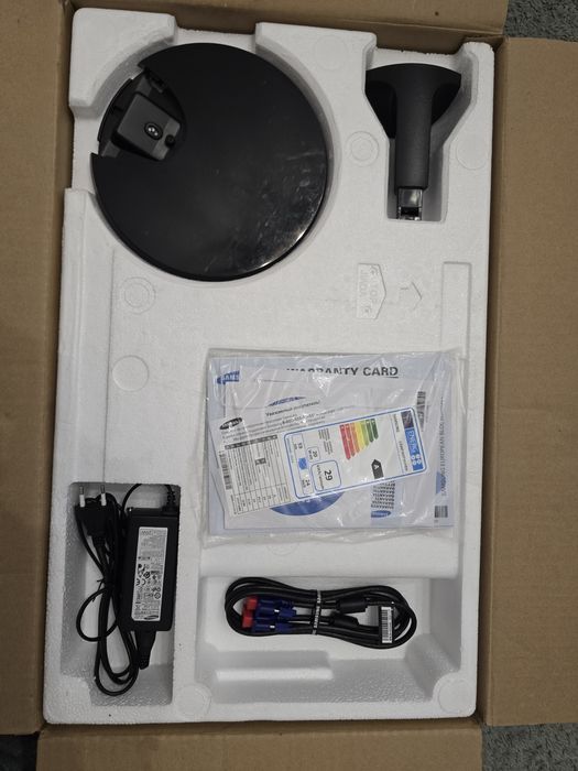 Monitor LED IPS Samsung 23.5", Wide, FHD, HDMI, Flicker-Free, LS24F350